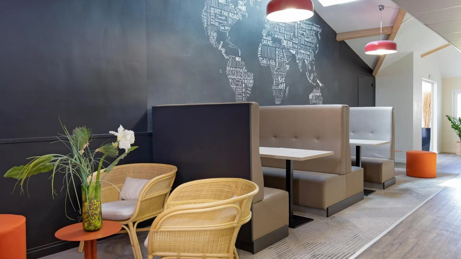 Kyriad Marseille Est - Aubagne Gemenos Hotel